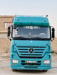 أكتروس للبيع  موديل 2004 السيارة جهازه من كلشي طووناج وجي بي أس وتصريح...