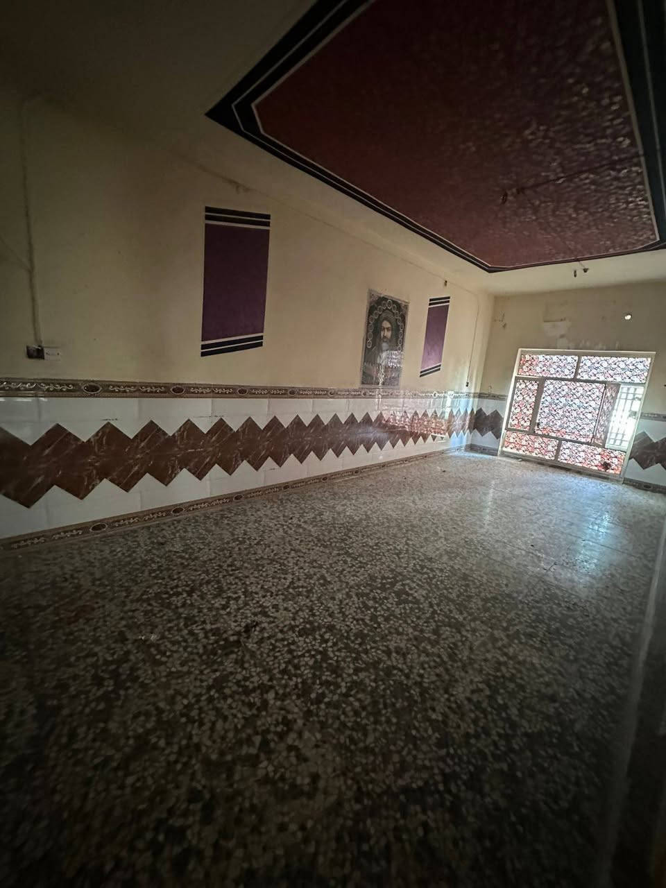 السلام عليكم مكتب عقارات الشمس  مقابيل المستشفى التركي !!!
                         بإدارة ((أحمد الگريطي))
                    
    ☎️*********** 
                        ☎️*********** 

🏠دار للايجار مساحه ٢٥٠م طابقين يحتوي على ثلاث غرف وصاله وكليدور ومطبخ ومجمع صحيات وكراج سياره وحديقه

⁦^⁠_⁠_⁠_⁠_⁠_⁠_⁠_⁠_⁠_⁠^⁩⁦(⁠◍⁠•⁠ᴗ⁠•⁠◍⁠)⁩⁦(⁠◍⁠•⁠ᴗ⁠•⁠◍⁠)⁩⁦^⁠_⁠_⁠_⁠_⁠_⁠_⁠_⁠_⁠_⁠^⁩

🌏الموقع حي العسكري قرب مدرسه الرحمن

⁦^⁠_⁠_⁠_⁠_⁠_⁠_⁠_⁠_⁠_⁠^⁩⁦(⁠◍⁠•⁠ᴗ⁠•⁠◍⁠)⁩⁦(⁠◍⁠•⁠ᴗ⁠•⁠◍⁠)⁩⁦^⁠_⁠_⁠_⁠_⁠_⁠_⁠_⁠_⁠_⁠^⁩

💰💸قيمه الايجار 325 مع الماء والكهرباء

‭
