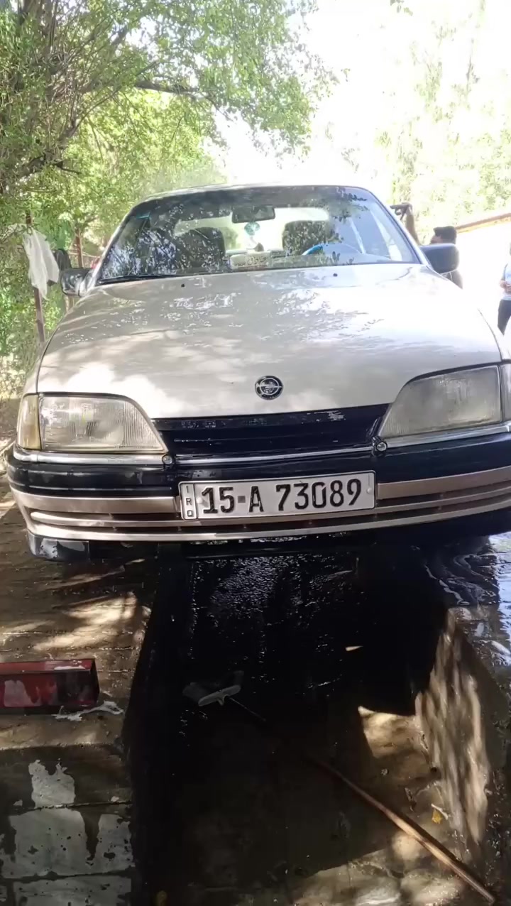 للبيع موديل 91 سياره باسمي مكينه 20 اوتوماتيك عنوان بغداد رقم تليفون ***********
