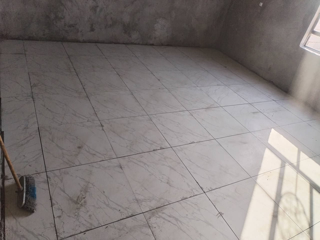 سلام عليكم خلفه متفرغ سراميك شغل درجه اوله***********
