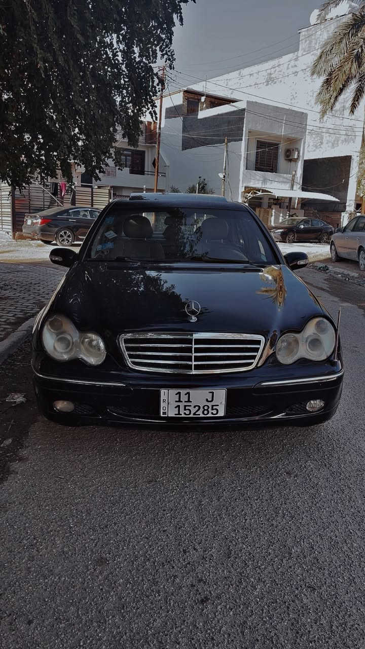 سلام عليكم 
مارسدس ام عيون 
2007
فول مواصفات 6 سلندر
رقم بغداد دولي 
صبغ حزام جماليه 
سعر 98 وبيه مجال المكان بغداد العامرية 
***********
