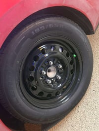 ١٩٥/٦٥/١٥ • اسود • خط ابيض