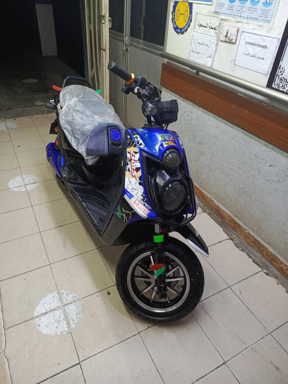 السلام عليكم سكنس جبلي شحن
 6 بطاريات 
ملف 2000 
تقطع مسافة 50 كيلو للشحنة
 سرعة 60-70 
بيها بعض النقوصات الخارجية كماليات
 السعر 450 الف 
 بغداد ***********
