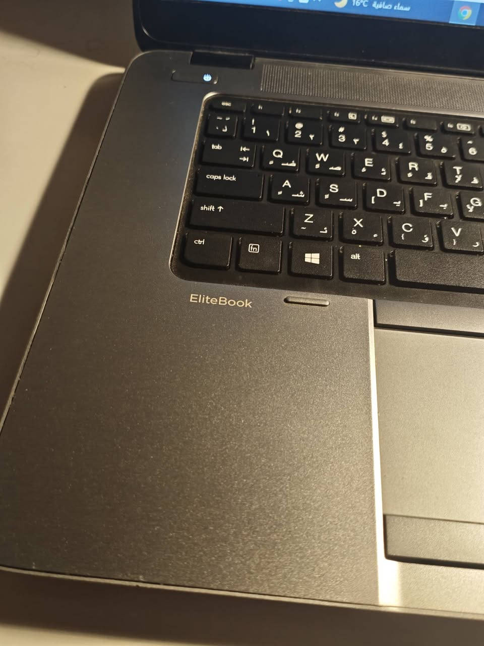 سـعر175✨ عنوان بغداد المشتل(رقم الهاتف :***********)
للبيع لابتوب HP EliteBook 850 G2 نظيف جداً
 * المعالج: Intel Core i7 (الجيل الخامس)
 * الرام: 8 جيجابايت (8GB)
 * الهارد: 256GB SSD (سريع جداً في التشغيل)
 * الشاشة: 15.6 بوصة
 * النظام: ويندوز 10 برو (Windows 10 Pro) أصلي
الجهاز يتميز بالأداء السريع والتصميم النحيف والأنيق، مناسب جداً للدراسة والعمل المكتبي والبرمجة. كلشش يفيدكم
