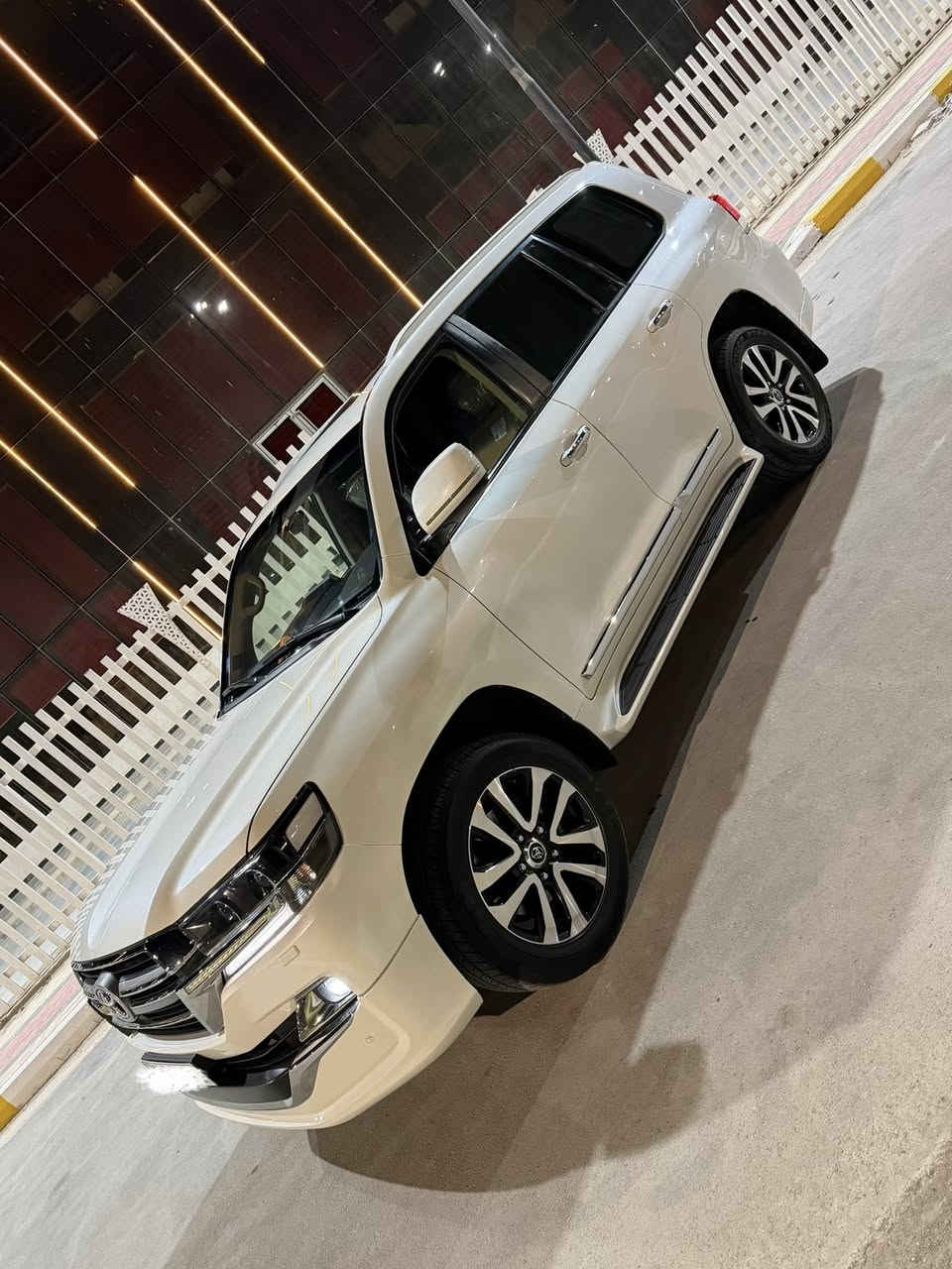 السلام عليكم لاندكروز للبيع مديل 2019 گراند تورنك بريم باب اول فوول مواصفات مكينه 6سلندر السياره مكفوله من الصبغ وجديده لووك ماشيه 80 الف السعر 495 مكان السياره ذي قار للاستفسار ***********
