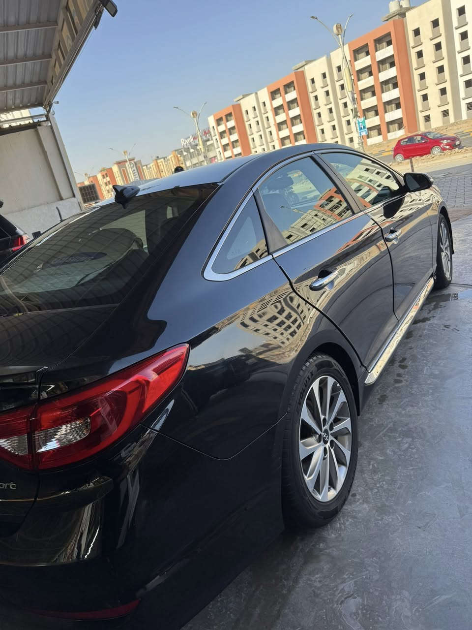 السلام عليكم
سوناتا 2017 للبيع فقط. سبورت 
مواصفات السبورت معروفة حادثهة بالصور موجود. 
السعر 122 وبيها مجال. للأستفسار الاتصال 
*********** 
غير متواجد على فيس. 
عنوان الديوانية
