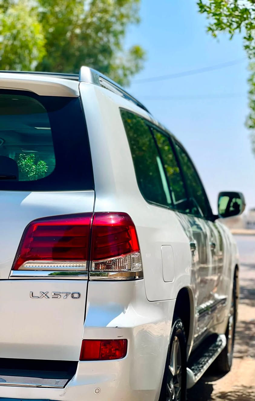 السلام عليكم لكزز 2013
السياره باسمي تحويل مباشر رقم بغداد مميز الجديد وسنويه جديده 

LX570 spor S

مواصفات فول 1/1 

فتحه سقف

لايت زنون  

كشنات جلد + كهرباء

مري شفط  

جكات تصعد تنزل 

خمس بصمات 

جنطه كهربائيه 

تحكمات ستيرن 

كشنات حار بارد

تشغيل عن بعد 

رادارات جوانب 

رادار امامي 

مثبت سرعه 

تحديد مسار 

مانع تزحلق 

7 راكب 

3 قطع تبريد

كشنات تدفئه تبريد 

كامرات محيطيه 

زراك لايت 

___________________________

والسياره جديده بمعنى الكلمه جاهزه من 

كلشي للأخير استعمال شخصي  

***********
