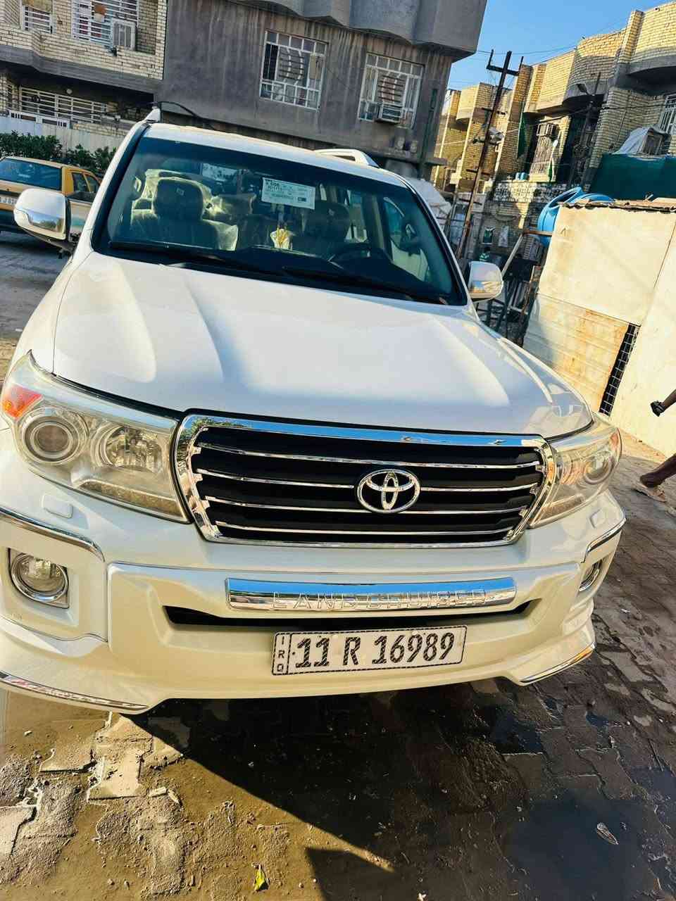 جكسارة لاند كروز بريم موديل 2013 مكفولة كفالة عامة بيها بس شبر بارد رقم بغداد 
***********
