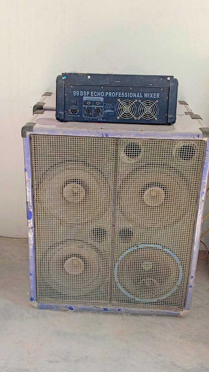 سلام عليكم ورحمه الله وبركاته اخواني سماعات روباعي زوجين كامل كلشي ما بيهن تأخذ عل فحص مكاني ديالى سعر الوحده 900الف بيها مجال شي قليل حك جيه ***********
