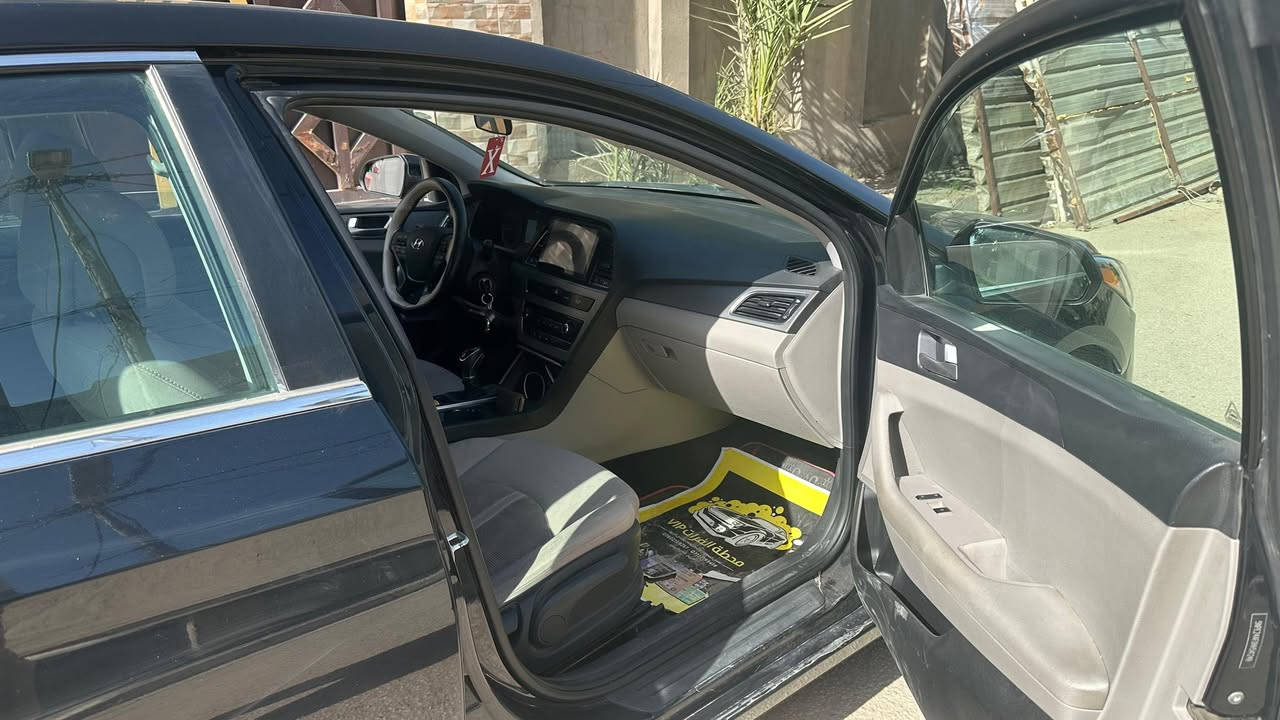 سوناتا 2017
رقم سليمانيه  
ماشيه حاليا 
حاليا 116 الف
الموصفات:
شاشة تدعم ابل كار بلي 
كامرة خلفيه 
ويل رياضي 
سياره حلوه وبدون صبغ عدا خشم البنيد شي بسيط + بارد بباب السائق
الباقي كفاله 
ثلاث وضعيات قيادة  sport_eco_normal
لدات اماميه
شاشة اعطال
عليها منظومة زنون شادها قبل  وبيها ضمان سنتين 
مكان السيارة طويريج
للاستفسار : *********** اتصل وبيك خير مكلف بلنشر
