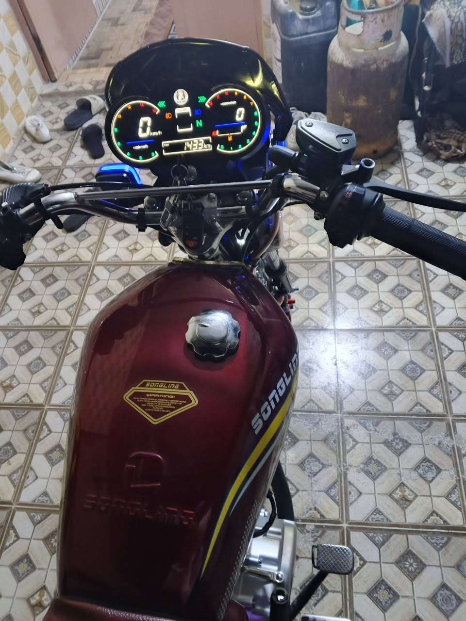 سلام عليكم دراجه تايكر موديل 26جديده بس دشبوله مبدل دراجه مابيه كل نقص اوراق كورتونيه  وحده مكاني ديالى بلدروز رقم ***********
