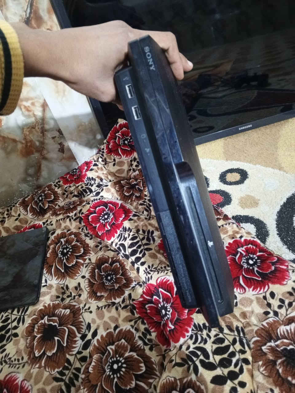 السلام عليكم بلي 3 سلم مهكر مع هارد خارجي مع 3 يدات ثنين تجاري ووحده اصليه كامل ملحقات البلي جديد مال باله لا مفتوح ولا مبدل بي شي استخدام 10 ايام 
 

وايده مراوس ببلي 4 سلم وانطي فرق واذا بيع

سعره 140 قفل مكاني النجف كوفه 

*********** واتساب أو اتصال

متوفر ع الخاص.
