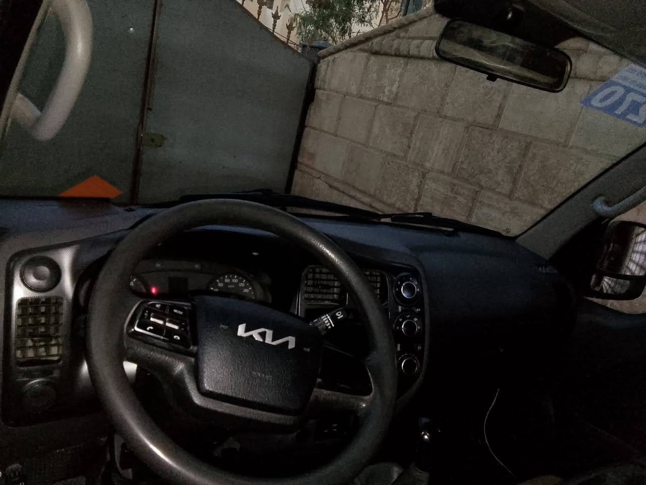 السلام عليكم كيا فحل للبيع موديل 24 محور 14 سياره ماشيه 50الف تاكني محور سياره جديده تحويل مباشر مكفوله كفاله عامه عنوان بغداد رقم الهاتف ***********السعر 192 وبيه مجال
