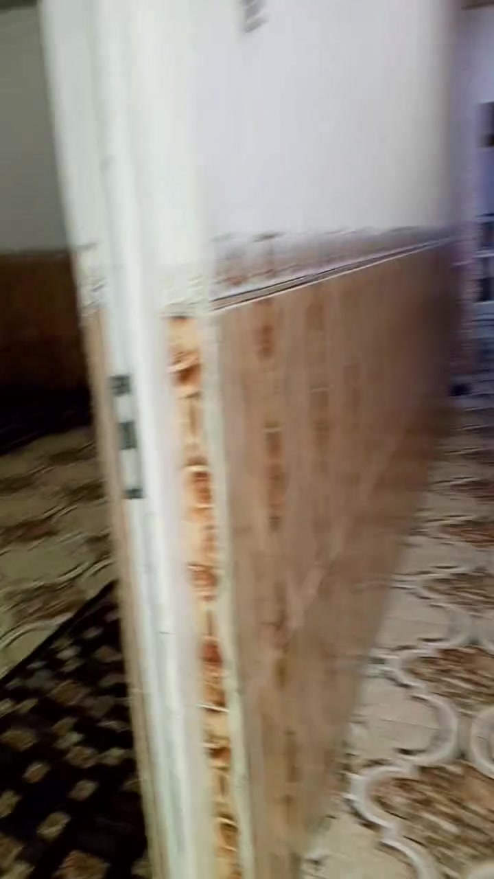 دار للبيع 100 متر واجهه 5 نزال 20 طابقين بااسمي مشمول بالتمليك هول مطبخ غرفه صحيات منور سقف ثانوي كراج درج خارجي
 االقاط الثاني مغربي دكتات غرفتين وحمامات ودرج سطح وجهين كركوك خلف التموينيه موقع تجاري على الشارع العام سايدين الفرعي خلف التموينيه مدارس اعداديه سوق كلشي يمك السعر 80 وبي مجال بسيط متواجد واتساب ***********
