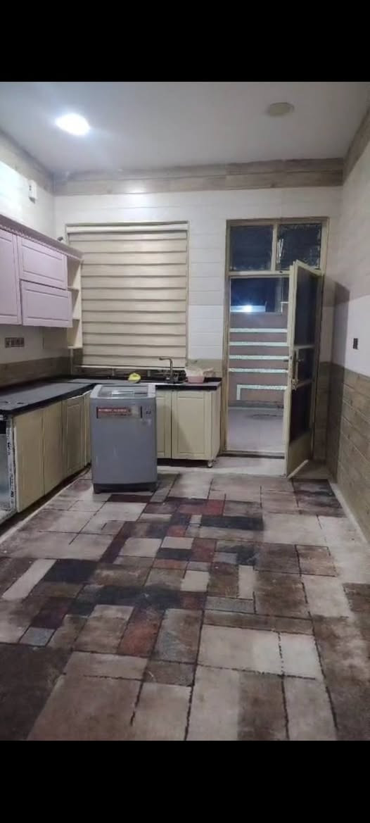 للبيع بيت 🏡 طابو صرف فى #حي_الشباب مساحته #١٥٠م واجهه ٧ونص يحتوي على #اربع_غرف_نوم 😴 وصاله وحولي ومطبخ وخدمات #بناء٢٠٢٤ أرضية البيت مرمر للإستفسار اتصال 🤙 على الرقم 
***********
#الجميع
