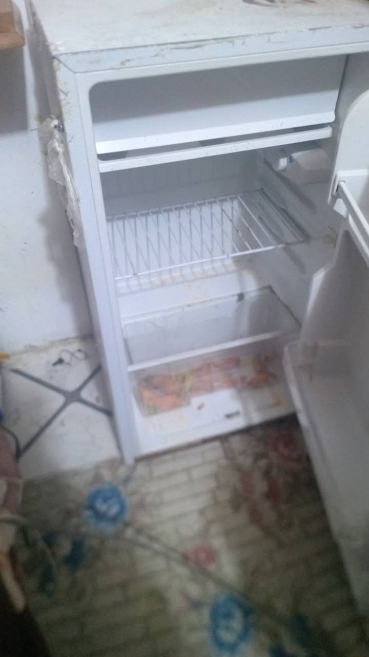 عندي غرفة فقط عايزة. تخت مال جرباية سعره 200 وابيه مجال واذ تردون كل قطعه واحد تنباع عادي والثلاجة80 وابيه مجال التخم الرصاصي سعره ب210 وابيه مجال والصوبات سعرهن ب30 وابيه مجال المبردة سعره ب130 وابيه مجال الكنتور التركي سعره ب160 بيه مكانهن الغرض نجف


**إذا كنت صاحب هذا الإعلان وتريد حذفه لأي سبب، رجاءا أرسل رسالة إلى الدعم الفني**