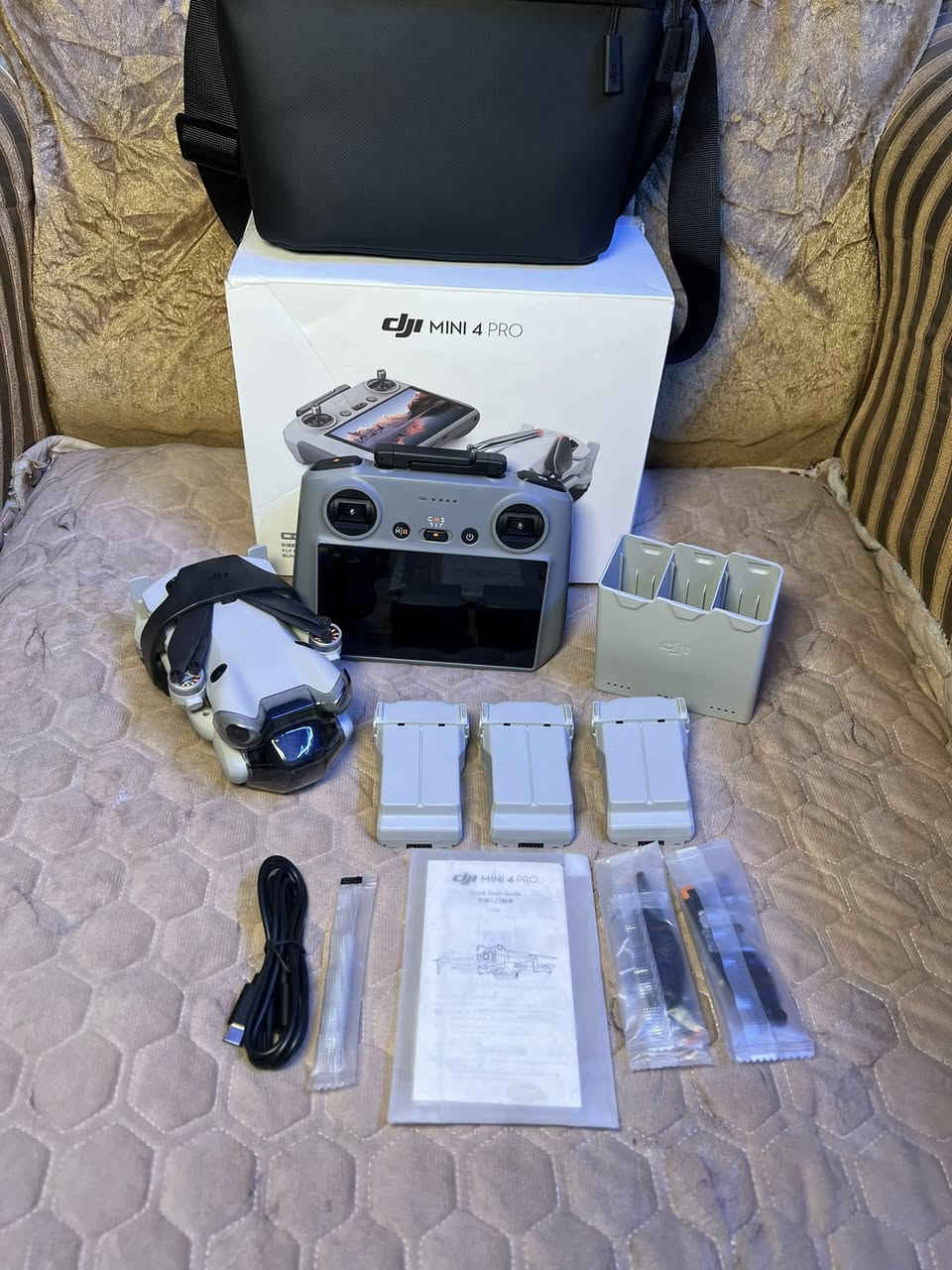 DJI MINI 4 PRO COMBO PLUS
كومبو بطاريات بلاص مو عاديه مطاير ولا دقيقه ابون بوكس 
مكان بغداد توصيل موجود للستفسار اكثر ***********
