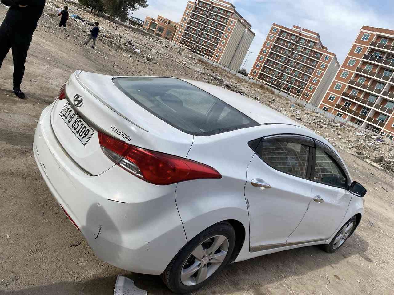 سلام عليكم عندي الانترا
موديل 12 
خليجي 
فول مواصفات 
فتحه كامره 
شاشه 
اشاير بل مري 
حساس خلفي 
جاهزه من كلشي 
بيها سونار بل منشور  كلشي واضحه عدكم 
مكان سياره جكوك الكاظميه 
سعر 95 بيها مجال حك الجيه 
ملاحظه جماعه الجوه 90 لا تخابر ولا تكسر بحلال العالم 
***********
