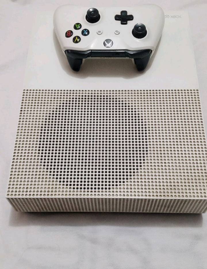 السلام علیکم


=للبيع=
Xbox One S ( 1 تيرا)

اکس بوكس وان S بحجم 1 تيرا, نظافته 90%

ما فتوح ابد, كيبل تشغيل وكيبل HDMI يدة أصلية وحدة .

المكان: النجف الأشرف

بي مجال  للطيبين  /فقط ,للشراي

للتواصل عالخاص أو واتساب: ***********