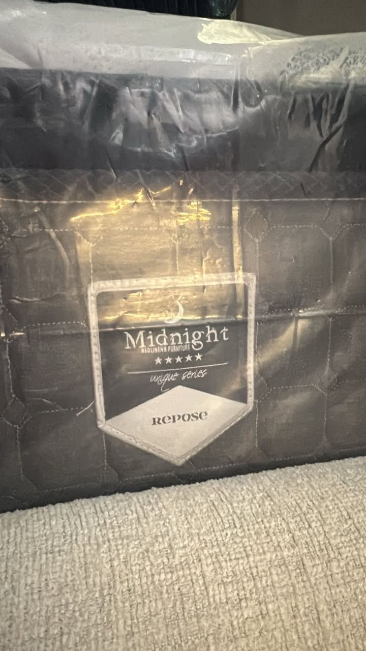 مرحبا.  دوشك طبي ماخذته من midnight بعده جديد مامستعمل 180*200 ارتفاع 30 اخذته قبل يومين وطلع عالي ع قياس سريري لذلك اريد ابيعه. اخذته ب 900 الف واريدة ب750 وبي مجال بسيط بعد . الدوشك بعده جديييد ع حطة ايد الشركة


**إذا كنت صاحب هذا الإعلان وتريد حذفه لأي سبب، رجاءا أرسل رسالة إلى الدعم الفني**