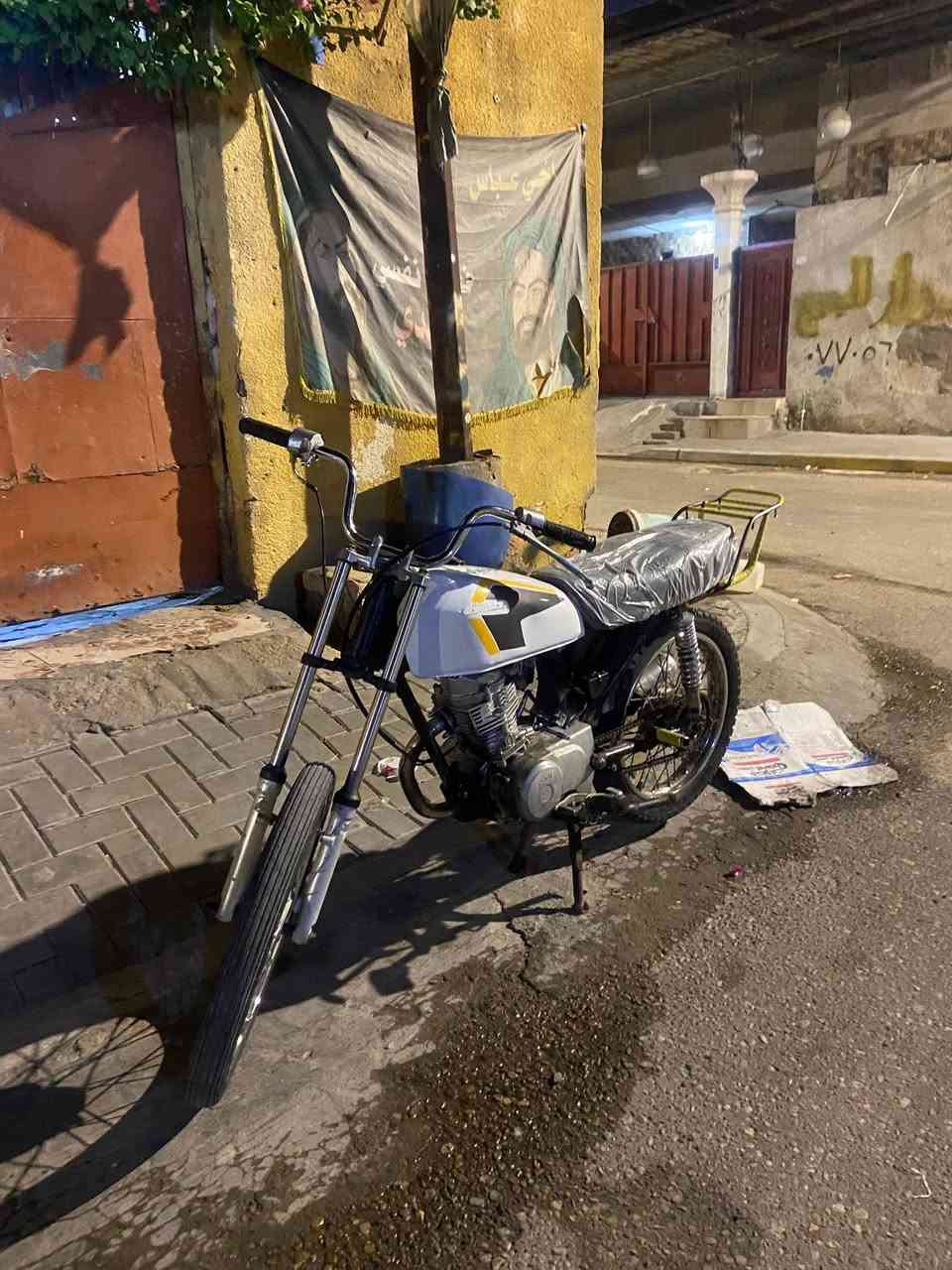 دراجه للبيع كلك كلك دراجه حلوه نضيفه هندر واحد اتشتغل سيجي نامه رايدها 400 وبيها مجال ماني حيانيه هاذه رقمي ***********
