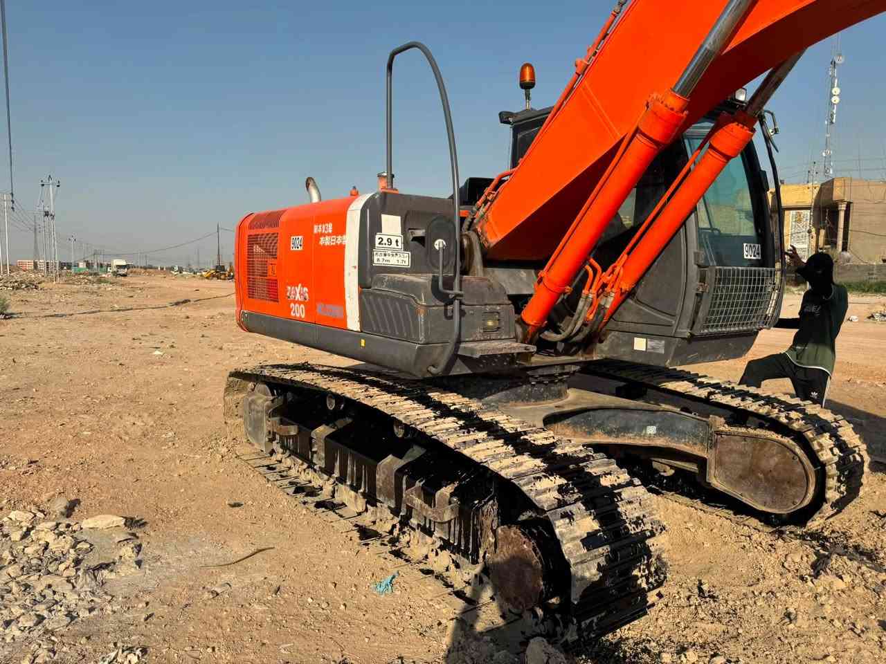 للبيع حفارة هيتاشي z3مأسسة جك نقار كفاله عامه ممفتوح برغي بيها جاهزه كل شي شغال تبريد كهربائيات حداديه مكانها ديوانية حي الفرات ***********
