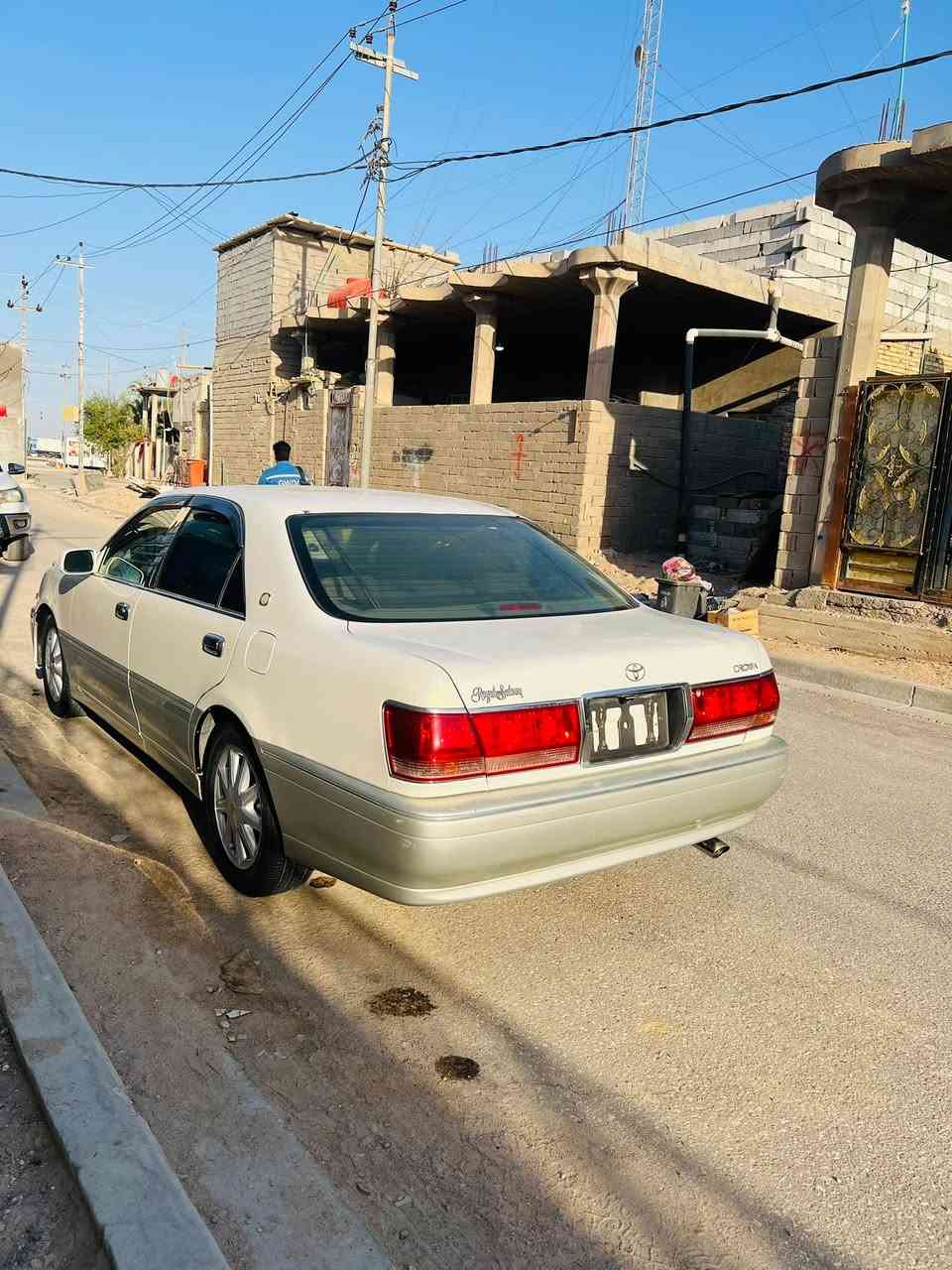 ‏سلام عليكم شباب ملكة للبيع قصر إمارة فقط سيارة شرطة التحويل رقم بصر***********
