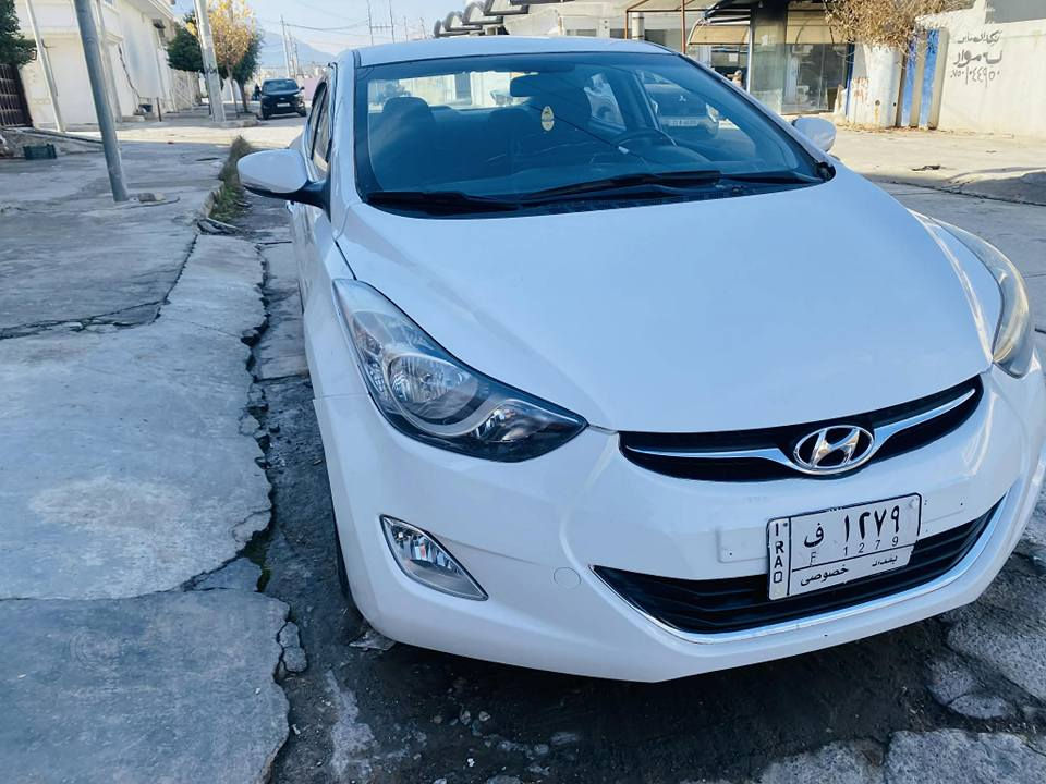 بەناوی خودای بەخشندەی میهرەبان
هۆندا ئاڤانتی بۆ فرۆشتن
بڕاوە بڕاوە
مۆدیل ٢٠١٣ سپی بەفری
فول فول مواسەفات تەنها سڵاید نیە
گێڕ ئۆتۆماتیک و عادی 
سوکان ڤۆلیوم و تەلەفۆن
کوشن جڵد و هیتەر و حاسە
ئاخر مەسرەفی کراوە 
هەموو گیانی بەشەرت دەفرۆشم 
یەک دینار مەسرەفی تێدا نیە 
توندو تۆڵی کارەبایی بەشەرت
هەیکەلی زۆر جوانەو لوسە 
چوار تایەو ویلی زۆر جوان و نوێی لەژێرە
گێڕ و مەکینەو هەموو شتی بەشەرت
مەکینەی یەک تۆز دەنگی بەگنی دێت
سەقفی بێ شوختو چاڵو بێ بۆیاغ 
بەکورتی و پوختی ماڵی دۆستە بۆ ڕاگرتن 
سعری ٥٣ و معامەلە
 شوێن ڕانیە ..
ژ.م. *********** یان ***********
کۆڕەک واتس ئەپی لەسەر 
مەسجیش کراوەیە رانية, السليمانية
