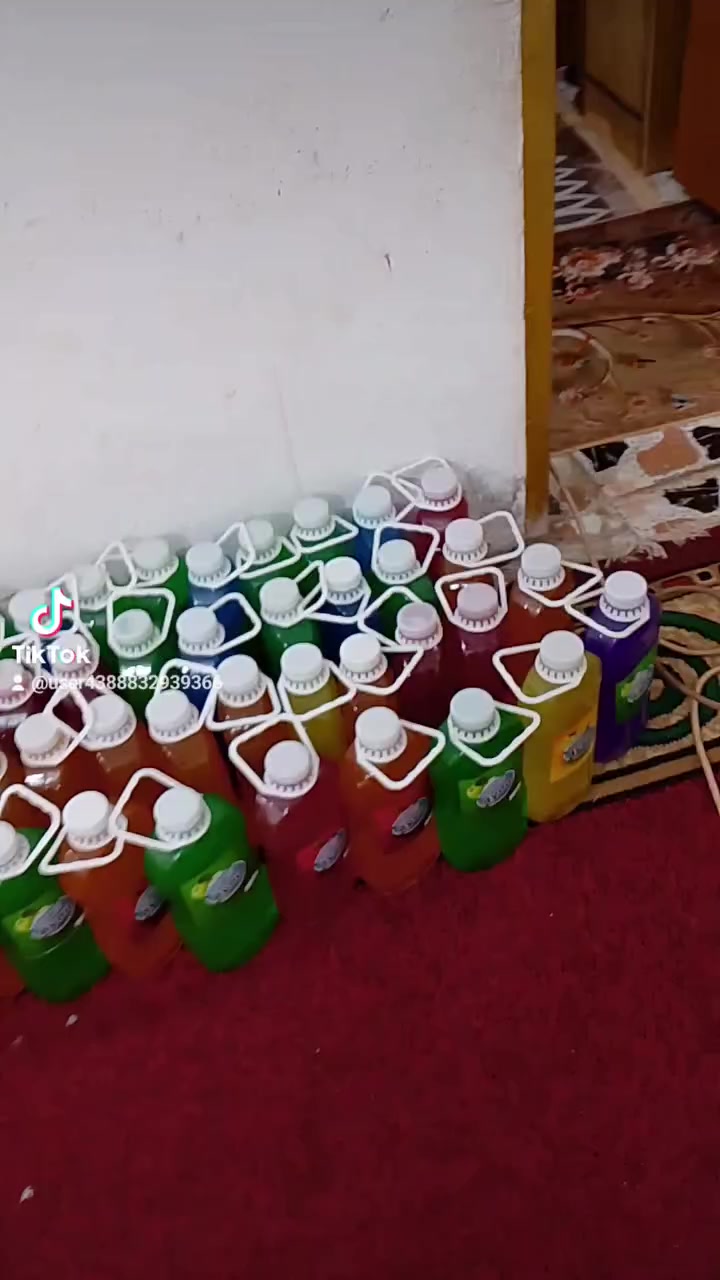 العنوان المجر الكبير
يوجد توصيل داخل المجر 
***********
***********
 دبه ام العشر لترات 4الاف زاهي دبه ام ال20الترات 8الاف
وموجود معطر ارضيات وملابس
وبطش الكيلو 4تالاف
يوجد لدينا قاصر
