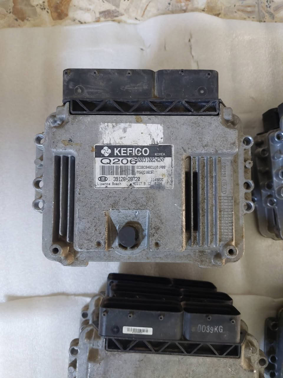 سلام عليكم
متوفر عقول اكسنت وريو 
جمله ومفرد
توصيل متوفر 
***********
