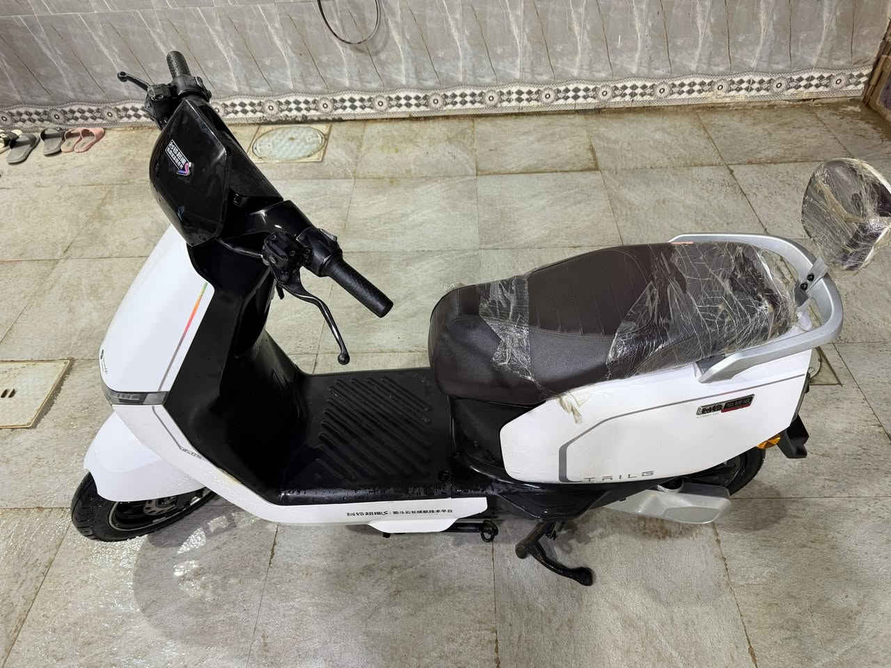 سلام عليكم 
دراجه شحن بوليسي للبيع نضيفه ماصالي هواي من اخذته دراجه تخبل وياها 6 بطاريات اريده 850 وبيه مجال مكاني جمهورية 
رقم التلفون ، ***********
