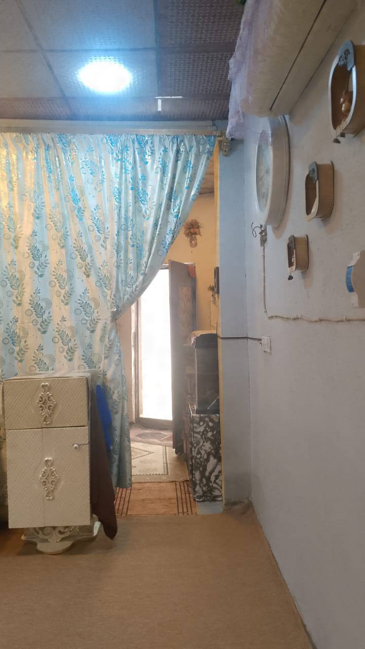 دار للبيع مساحة 100 كافة الخدمات متوفره 

مقرنص مجاري ماء كهرباء  نت ضوئي 

مجاور سكك الجربوعيه 

غرفه + صاله+مطبخ+صحيات خارجيه+حمام داخلي 

ملاحظة 

أساس غرفه ثانيه موجود  واساس براني 

السعر مراجعه مكتب عقارات جلاوي 

***********
