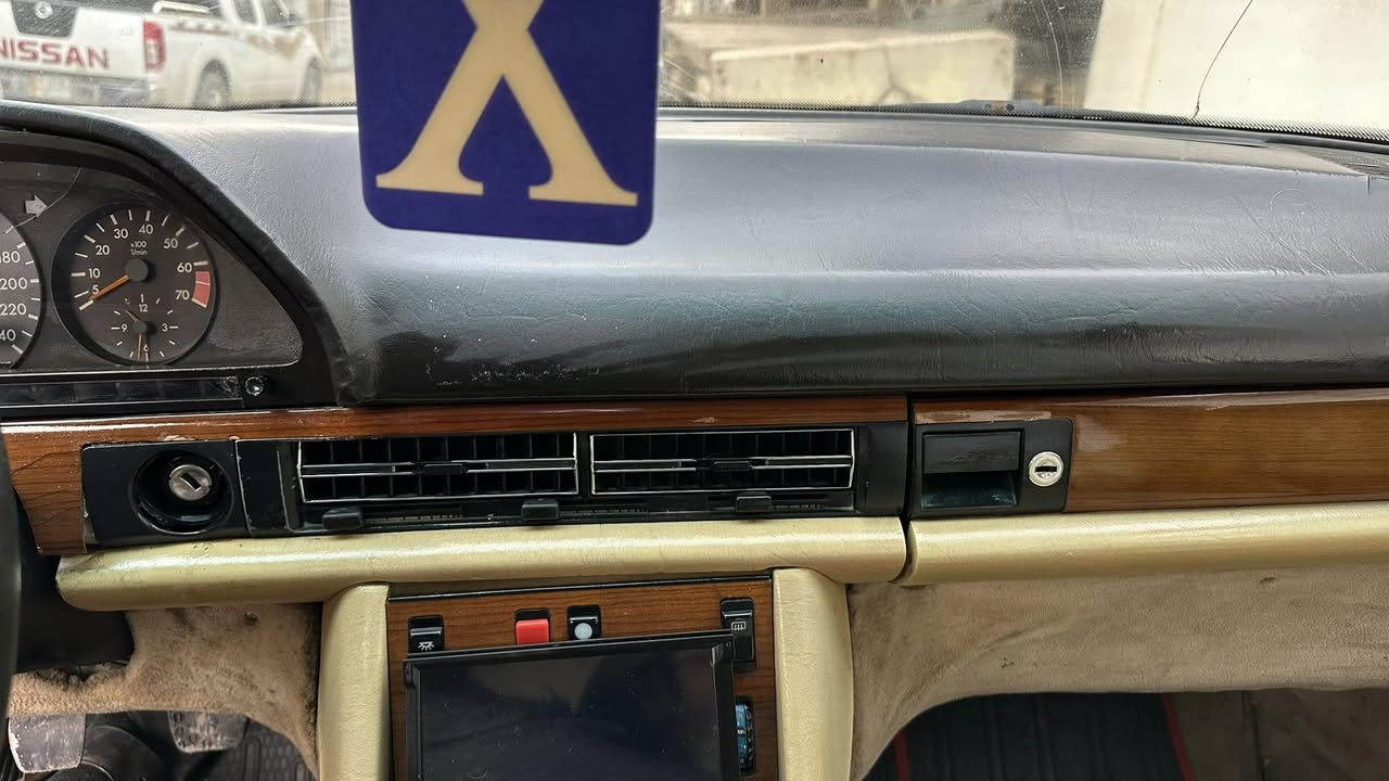 السلام عليكم مارسيدس جانبو رقم بغداد دولي جديد بسمي شرط سياره على وضع الشركه حجم 280s كلاس قصيره محرك كير عادي كفاله عامه من صبغ عنوان بغداد معلمين ***********
