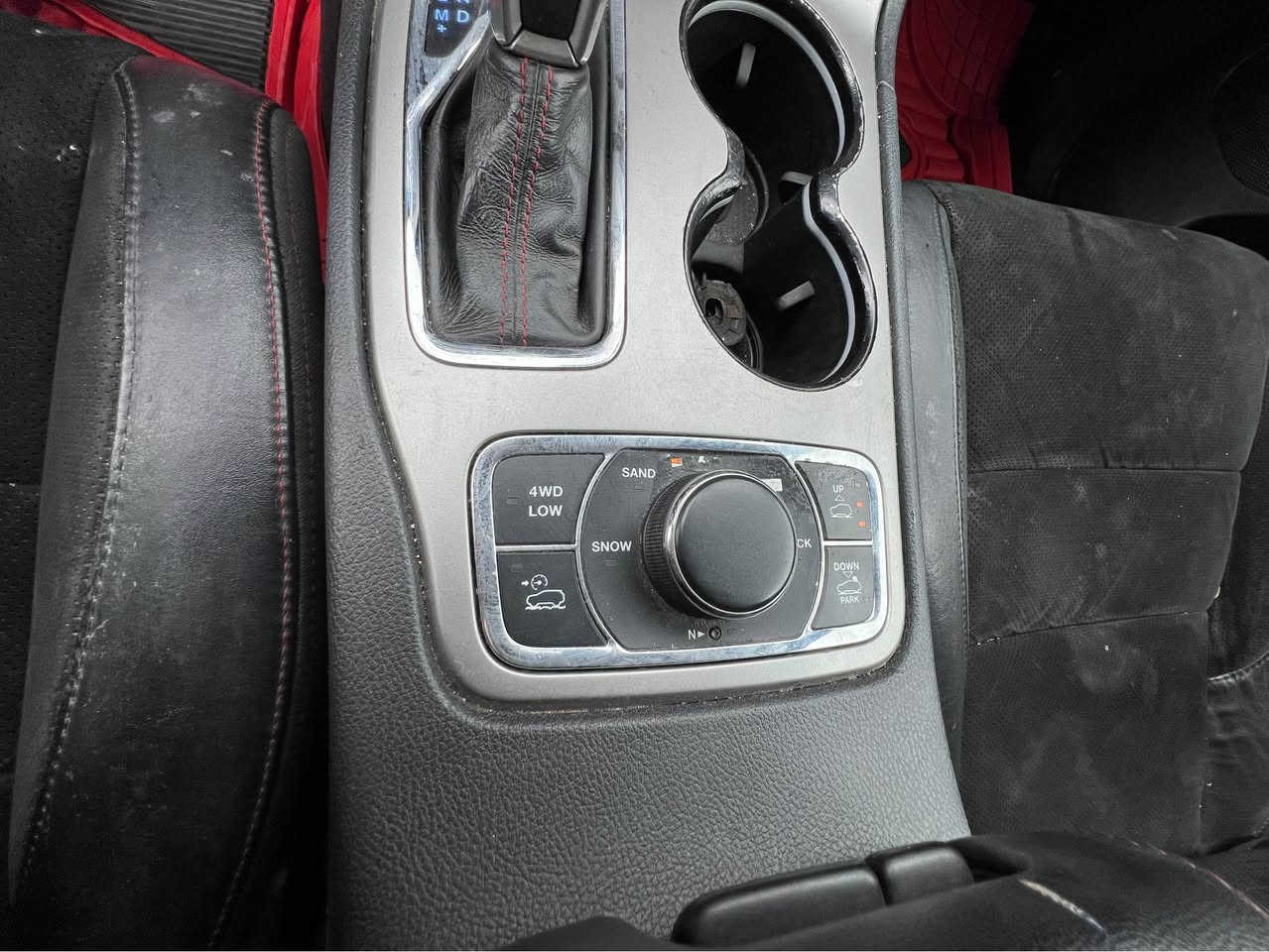 السلام عليكم جيب  شيروكي موديل 2017 سعر بلاش 175
بيه 4 قطع صبغ. فقط 
 فول موصفات جكات كشنات تبريد دفه كشنات كهرباء 
جلد ومخمل وبعد بيه هواي موصفات 
مكان سيارا اربيل 
*********** وتساب أربيل, العراق
