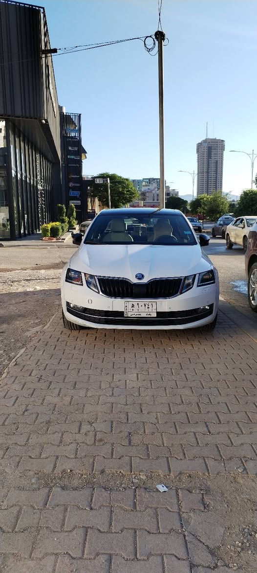 للبيع سكودا اوكتافيا ٢٠٢٠ فول مواصفات
كشنات كهرباء الامامي
محرك ١٦٠٠ تنفس طبيعي mpi كير اوتو ٦ نمر  
كشن متحرك اثناء التشغيل والاطفاء 

خزن كشن ٣ وضعيات

رادار امامي وخلفي

مرايا تعتيم الداخليه والخارجيه

ماسحة خلفيه كاميرا خلفيه 

بصمه فتحة لايت زنون لد بك لايت لد

ماشيه ١٨٦ الف وقابل للزياده صيانة كامله بالشركة قوايش داخلي وخارجي مي جديد تبديل دهن كير تبديل دهن بريك دسكات جديدة بلكات جديدة الياخذها درهم ميخسر عليها

السيارة مكفوله بس بيها دحجات مال شارع

بيها بعض الملاحظات البسيطة

السيارة بعد شهرين ويخلص حجزها السنويه قبل سنه منتهية اتعهدلك بالمداور باقية باسم الشركه بس تجي براءة الذمه كبل تداور باسم المشتري 

السعر ١١٩ وبيها مجال

***********

***********
