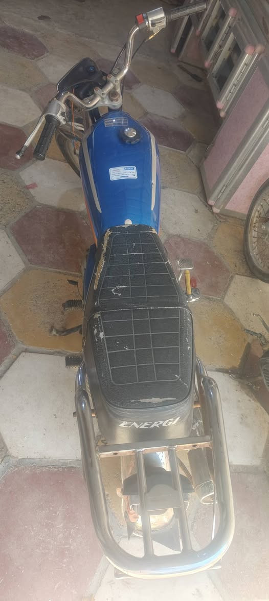 دراجه بارت للبيع مكينه خرسه كهربائيات كلها شغاله السعر 350 وبيها مجال قليل البصره قضاء الصادق منطقة الچري ***********
