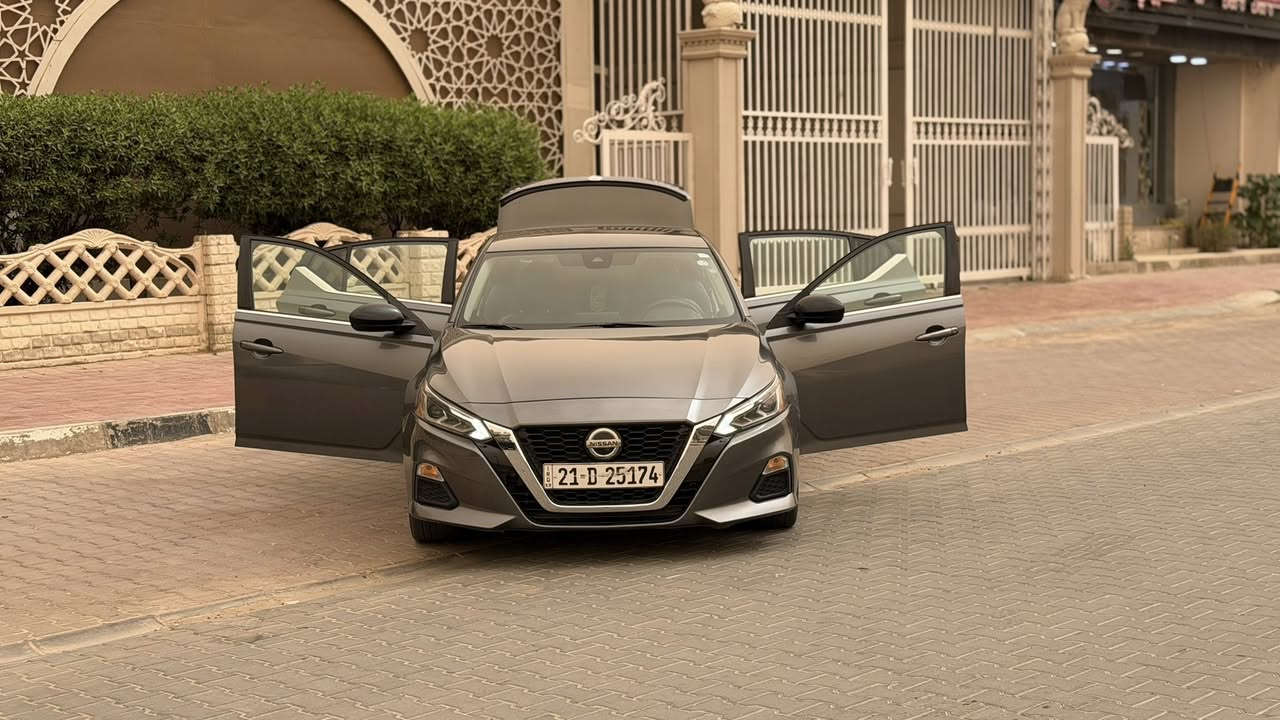 🚘✨
Nissan Altima
موديل 2022 | فئة SR | لون رصاصي غامق🤍
فول مواصفات عدا الفتحة السقفية 🔥

▪️ محرك 4 سلندر 2500 اقتصادي وعزم ممتاز
▪️ كير CVT ناعم جدًا بالتبديل
▪️ تشغيل بصمة + تشغيل ريموت
▪️ دخول ذكي لجميع الأبواب
▪️ شاشة وسطية كبيرة Touch Screen
▪️ نظام صوتي نقي وواضح 🎶
▪️ كاميرا خلفية عالية الدقة
▪️ سنسرات أمامية وخلفية
▪️ رادار أمامي وتحذير اصطدام
▪️ تنبيه خروج عن المسار
▪️ مثبت سرعة للسفر والطرق السريعة
▪️ تحكم كامل بالدركسون
▪️ شاشة معلومات داخل العدادات
▪️ إضاءة LED أمامية وخلفية
▪️ DRL نهاري رياضي ✨
▪️ داخلية سبورت مرتبة وفخمة
▪️ كراسي مريحة جدًا للسفر
▪️ تبريد وتدفئة للمكيف ممتازة ❄️🔥
▪️ فتحات تكييف خلفية
▪️ USB + Type-C
▪️ شاحن سريع للموبايل
▪️ عزل شارع ممتاز وصوت هادئ
▪️ صرفية بنزين اقتصادية جدًا
▪️ نظام ECO لتوفير الوقود
▪️ نظام مانع انزلاق وثبات
▪️ وسائد هوائية متعددة للأمان
▪️ تشغيل هادئ وثبات عالي بالطريق
▪️ شنطة خلفية واسعة جدًا
▪️ شكل هجومي ورياضي يلفت النظر 😮‍💨🔥
▪️ مناسبة للشغل، السفر، والاستخدام اليومي
▪️ سيارة نظيفة وتفاصيلها مرتبة من الداخل والخارج ✨

سيارة تجمع بين الفخامة، الراحة، الاقتصاد، والشكل الرياضي بنفس الوقت 🤍�
📍حادث جاملغ خلفي عكس السايق بارد مع صبغ
📍تبديل باب عكس السايق نفس اللون
📍بدون ايرباك
📍ماشيه 77000 كم
📞***********
