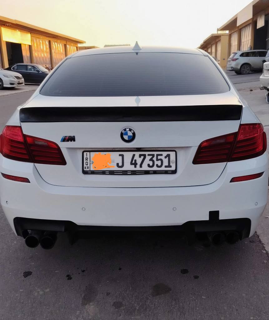 سلام عليكم  للبيع او المراوس. BMW f10 528i 2015 خليجي صفر شركة عروش بدون حادث فقط تبديل جاملغات M وبوند يعني ثلاث قطع تبديل بدون حادث
محرك. 2.0 twin power turbo 

كير. 8 نمرات  شفتات ستيرن 
وضعيات قياده. SPORT. COMFORT. SPORT+ .ECO 

فتحة سقف كبير
رادار امامي 
كاميره وحساس 
مري شفط
دخول ذكي
 
كشنات جلد كهرباء وخزن ميموري
 AUTO START. STOP توقف ذكي عند الازدحام
اضاءة داخلية مخفية في البيبان 
تبريد قطعتين ثلج (منفصل للسائق والركاب)

رقم اربيل تحويل ثاني يوم رقم هزة سنويه جديد

السياره غنيه عن التعريف بمواصفاتها وبمشيها ورزانتها

حالة السيارة. نظيفة جداً مثل ما موضحه بل صور كير محرك شرط جديد وممفتوح وانطيك فحص وين متريد افحص
مكان السيارة. دهوك

للاستفسار. ***********... ***********
سعر السياره 174 ومجال قليل 
وعليها ورقتين غرامات تنقطع من سعر ترهم مراوس او بيع تحياتي للجميع دهوك, العراق
