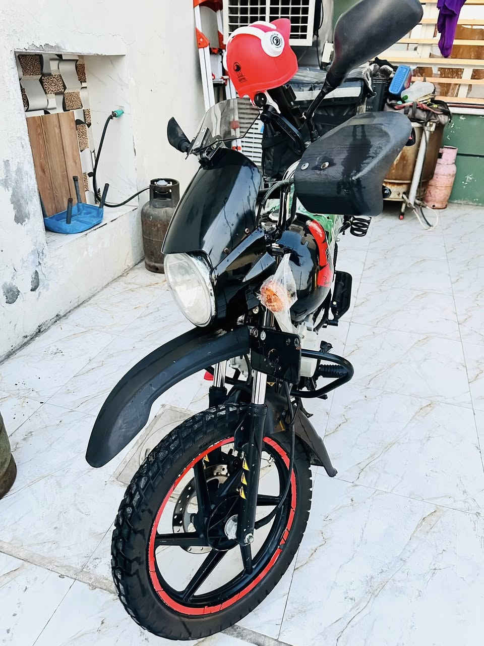 سلام عليكم للبيع بوكسر موديل 23الدراجه جديده ونظيفه بس جانت متروكه الدراجه صارهواي مامشتغل بيهه دلفري مال بيت الدراجه بيهه خيط بخار من وره لاستيك ولف يابس يتبدل 25الف الدراجه حلوه مامتعوبه لا حادث والتبديل شي مكفوله من كلشي 
الدراجه مرقمه تحويل ثاني يوم شرط التحويل 
***********
***********
مكاني بلديات السعر 2400وبيهه مجال حك الجيه
