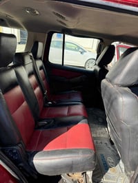 فورد اكسبلور موديل 2010 ماشيه 100 الف ميل  وارد امريكي  من امريكا حادث...