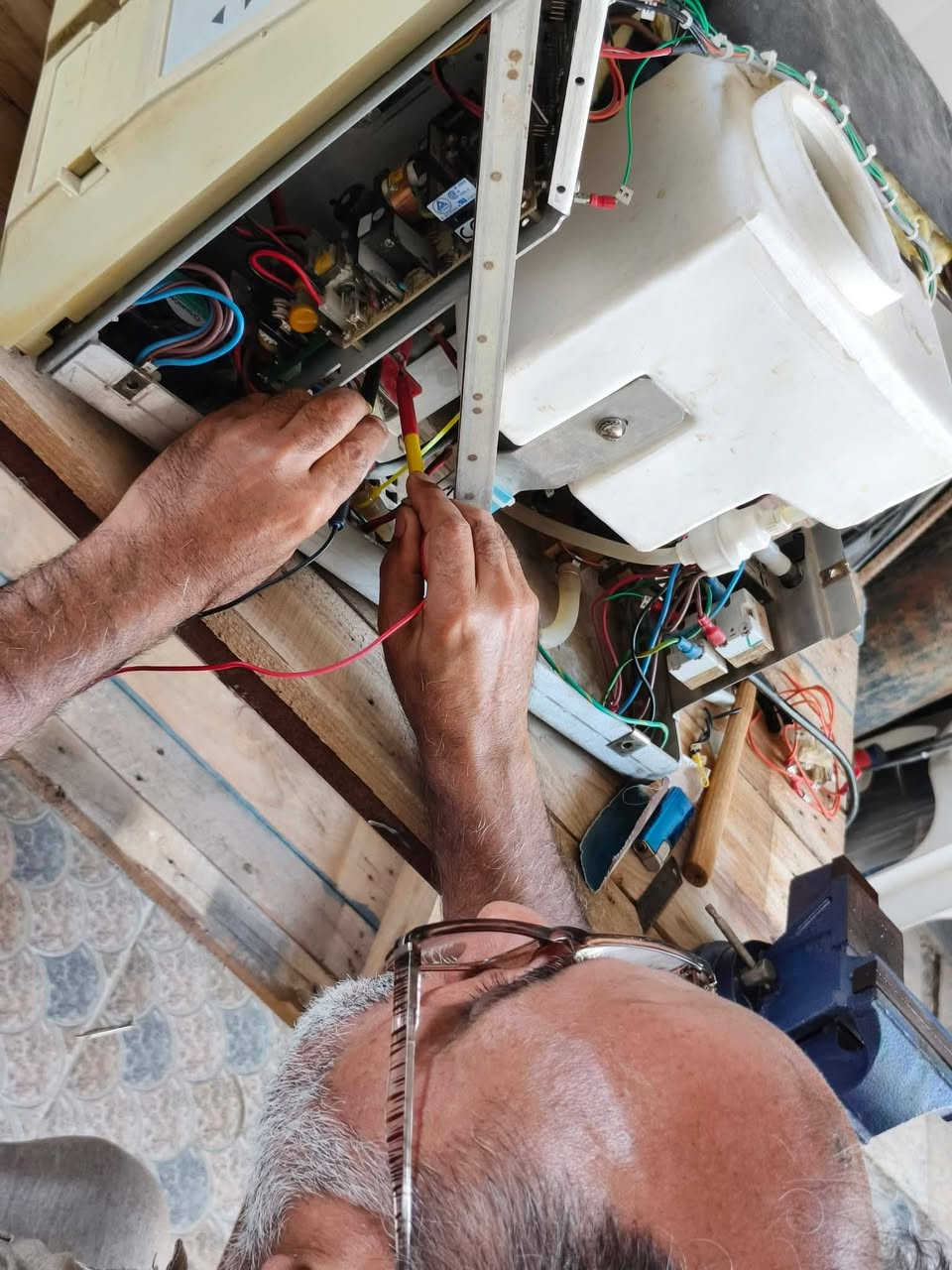 بفضل الله و توفيقه .. تم اصلاح جهاز أوتوكليف نوع Tuttnauer 2540 بعد تعذر اصلاحه من قبل الكوادر الهندسية في وزارة الصحة لعدم توفر برامجيات الجهاز وقطع الغيار الخاصة به. لكن كوادرنا استطاعت بفضل الله توفير البدائل واعداد البرامجيات اللازمة لتشغيله .. وهنا نحب ان نجدد استعدادنا لأصلاح جميع الأجهزة الألكترونية الطبية : التشخيصية ، العلاجية ،المختبرية و الخدمية . عنواننا محافظة القادسية / الديوانية / العروبة2/ الكورنيش/ مقابل المسبح الأيطالي .. موبايل (***********) مكتب التقنيات الهندسية .. بادارة الفيزياوي معن اللبان  .
