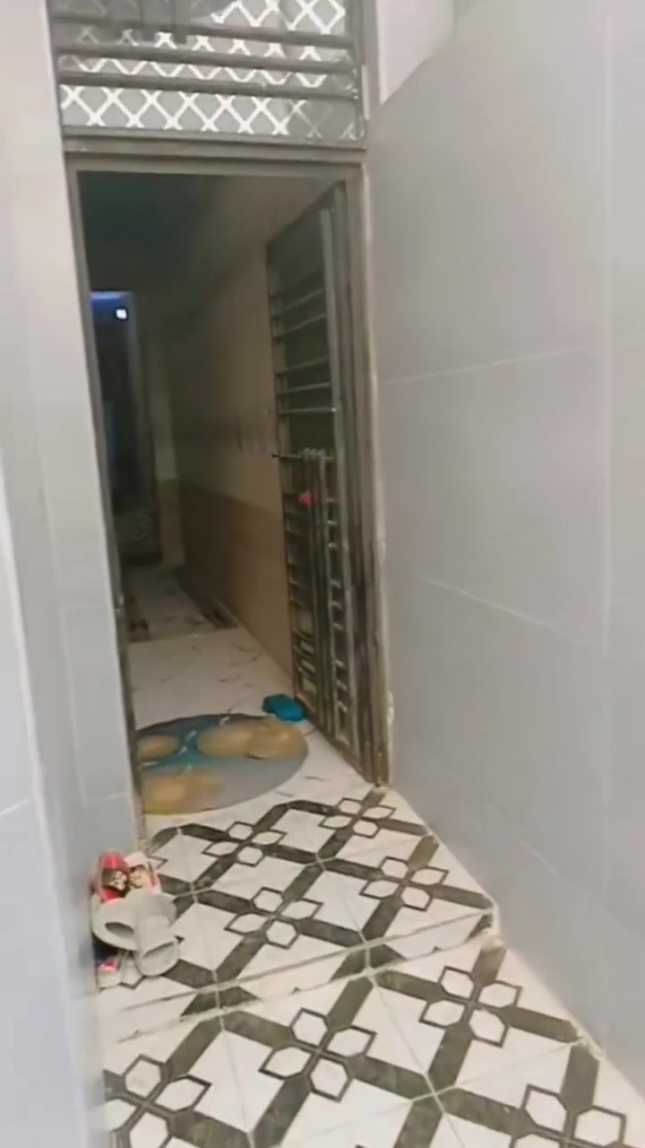 بيت 100متر
بناء جديد 
كامل مكمل سيراميك ارضي وجداري 
بياض 
كهرباء ماء مجاري مستقبلا 
كونكريت 
 بلوك كهربائي مال الشمال القلاب
ملبوخ من الخارج
شارع 12متر
خامس بيت عن الشارع العام 
سعره مناسب كلش للشراي

المعلومات البقيه بالفيديوا 
العنوان 
جامعة ذي قار//الصخيين //الساده ال محمود 
الاستفسار 
***********

