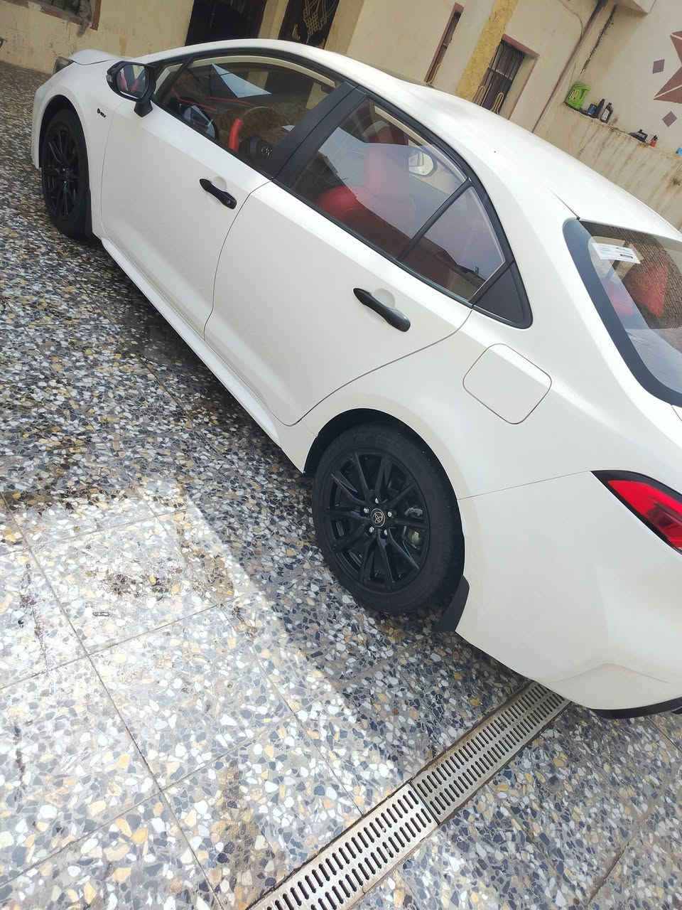 السلام عليكم
كورلا هايبرد 2025 شكل الأمريكي 

 بلاك دشن مواصفات ل S
السياره ماشيه 18الف

المواصفات

مكينه 1800 هايبرد شحن ذاتي

الاصل 

رادار + تحديد مسار طريق + قيادة ذاتيه

قرائة علامات الطريق المرورية

بصمة تشغيل + دخول ذكي 

يدات سود + مري اسود

هاندر بريك بصمة + اوتو هولد

كيجات ديجيتال

شاشه مسجل + تبرید بیانو + كامره خلفيه دوارة + كار بلي

تبريد قطعتين

لايت زينون عالي ناصي + + لد صباحي زينون بكلايت لد

حساس اطار + حساس مطر + حساس لایت داينمك عالي ناصي اوتو

يفو مود + مود درايف + مانع انزلاق

تحكم الستيرن كامل مع كروس سرعه

كرسي كهربائي ويل كب اسود بلادي

 العنوان بغداد العبيدي 

للاستفسار ؛ ***********
