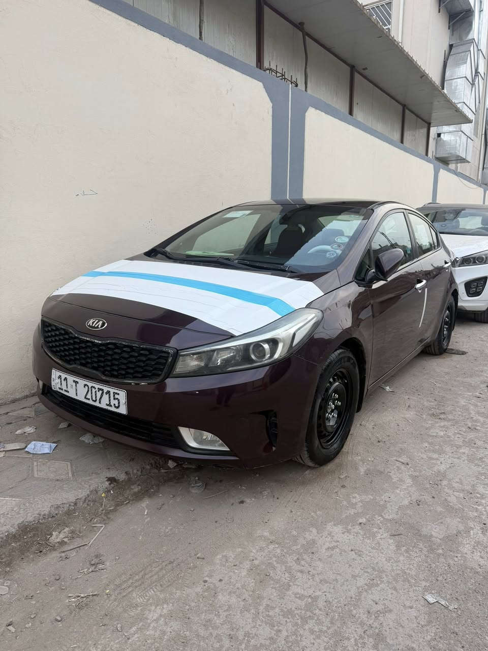 السلام عليكم للبيع فورتي 2017 حادث سرقه  بنيد وجاملغ بيهة كلير من امريكا سياره حلوه نص فول تحكم ستيرن كروز مثبت سرعه ثلاث انضمه قياده سبورت وعادي ويكو محرك 2000 دوش مكان بغداد *********** السعر 105 بيهة مجال بسيط
