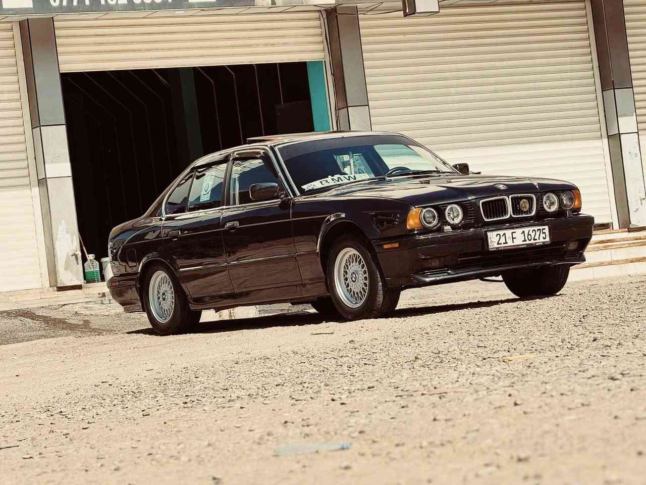 525ai 1990
كير عادي بلاد 
سلايت 
تبريد 
جام كهرباء 
رقم وسنوية جديد تحويل ثاني يوم
صدر امامي خلفي جديد 
ويل خلية وتخم تايرات جديد 
باتري جديد 
ضربة جاملغ خلفي بدون دواخل بدون شاصي 
السعر 65
***********
