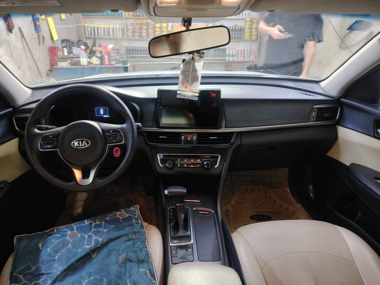 السلام عليكم 
أوبتيما موديل 18 
خليجي كفاله عامه 
سونار مرفق بالصور 
ماشيه 165 
رقم بغداد انكليزي بسمي 
صدر كير محرك كفاله عامه
تبريد ثلج 
تدفئه 
كشنات تدفه 
حداديه 80٪ 
تخم تاير 75٪
ويل كب بلاد
تشغيل بيانو 
شاشه كاميرا 
حساسات خلفيه 
مري شفط 
جاهزه مابيها اي نقص 
سياره مال جناي 
سعر 175 وبيها مجال قليل  للشراي 
***********
‭***********
