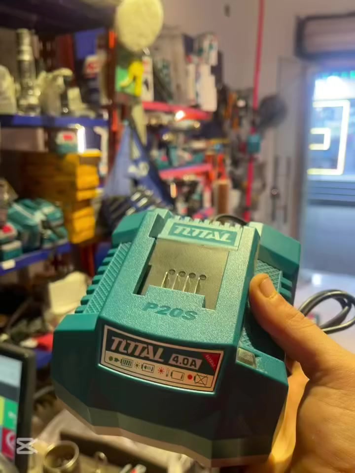 شاحن توتال 20 فولت 4 أمبير بسعر 2 أمبير 
تابع الفيديو 
لطلب 010 60392474


**إذا كنت صاحب هذا الإعلان وتريد حذفه لأي سبب، رجاءا أرسل رسالة إلى الدعم الفني**