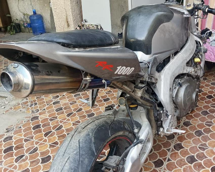 للبيع cbr1000rr
ابيعلك كوم حديد

يرادلها ترتبيب  متروكه صار فتره 

عقلها شغال 

كفراتها موجوده 
اوراقها موجوده 

كاطعه نار الدراجه 

رايدها بمليون بيها مجال بسيط 

مكاني بغداد قرب مطار بغداد
***********
