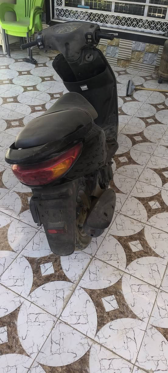 السلام عليكم
بريز بلاديه ونظيفه بدون نقص الدراجه ناعمه وسريعه
 بس بيه صوت ب٣٠٠ وبيه مجال مكانه الحمزه الغربي
***********
