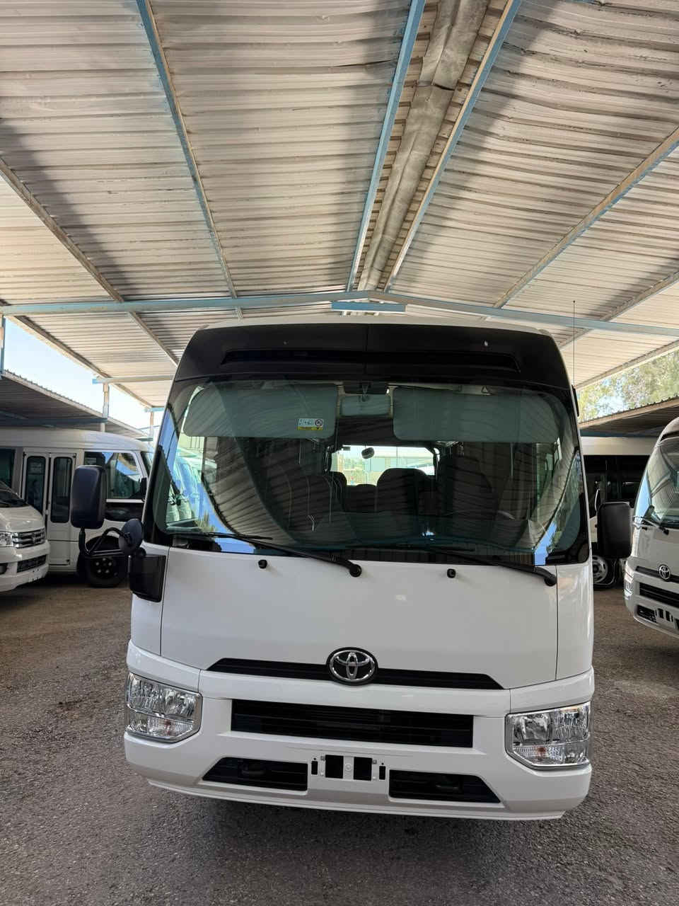 🔥 وصلت دفعة جديدة ومميزة 🔥🚍
في معرض خالد حجير لتجارة الباصات

✨ للبيع: تويوتا كوستر 2023 مستعمل بحالة الوكالة ✨

✅ قير أوتوماتيك
✅ محرك 4 سلندر قوي واقتصادي ✨
✅150 حصان 🐎 
✅ بحالة ممتازة جداً وجاهز للعمل

🔹 الإضافات والمواصفات:
📍 برادي مكيف
📍 مكيف مركزي قوي
📍 تدفئة خلفية
📍 فرش مخمل فاخر
📍 عواكس جانبية
📍 برادي جانبية
📍 سطب خلفي
📍 مرايا خلفية

🚍 نظافة ممتازة وحالة وكالة من الداخل والخارج

⭐ كما نُعلن لزبائننا الكرام أنه خلال الأسبوع القادم سيصل إلى المعرض:
✅ دفعة جديدة من باصات تويوتا كوستر 2023 (6 سلندر) مستعملة بحالة ممتازة.

✅ دفعة من باصات ميتسوبيشي روزا 2023 سعة 26 راكب.

📞 للحجز والاستفسار ومعرفة الأسعار يرجى التواصل معنا.
١- خالد :  ***********- محمد : 0798919738
معرض خالد حجير لتجارة الباصات
ثقة • جودة • أفضل الأسعار ⚡️


**إذا كنت صاحب هذا الإعلان وتريد حذفه لأي سبب، رجاءا أرسل رسالة إلى الدعم الفني**